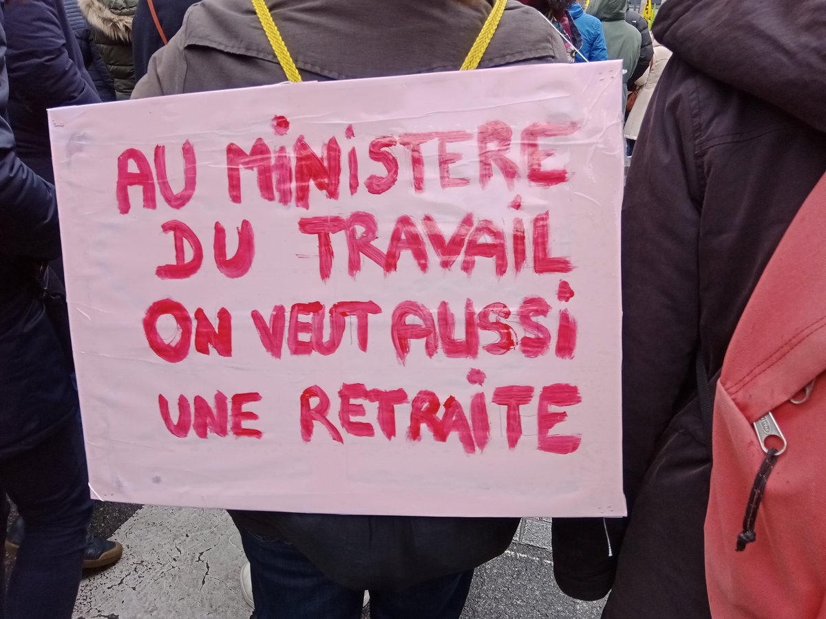 Hier #19janvier2023 20 000 manifestants à #Rennes , 2000 à #Fougeres et #Redon , ... 30 000 dans le #dpt35 , avec des cortèges du public comme du privé : lactalis, PSA, des entreprises du transport et du bâtiment, des services publics et des jeunes. Vive la #greve !