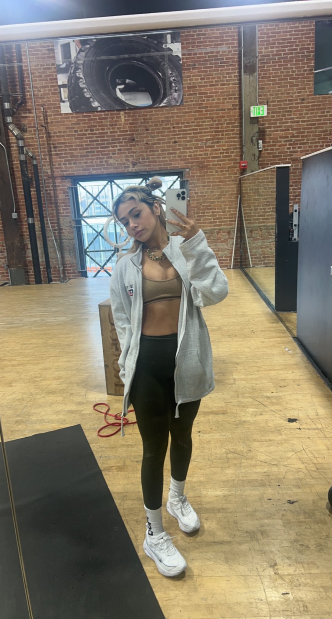 demisux on Twitter: "Gym stream chest day https://t.co/9vm3vuYYKd https://t.co/kPtjgHnx1l" / Twitter