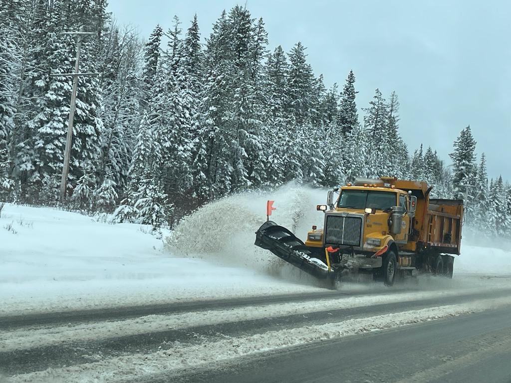 EmconQuesnel's tweet photo. Quesnel BC, snow lasted longer then it was supposed to but crews have been out all night, main highways have all been plowed and salted and crews are working on side roads, please be careful passing plows. #SA18 #essentialservices4u #westernstartrucks #roadcrew 📷Tina https://t.co/a8Vqgh3Uh4