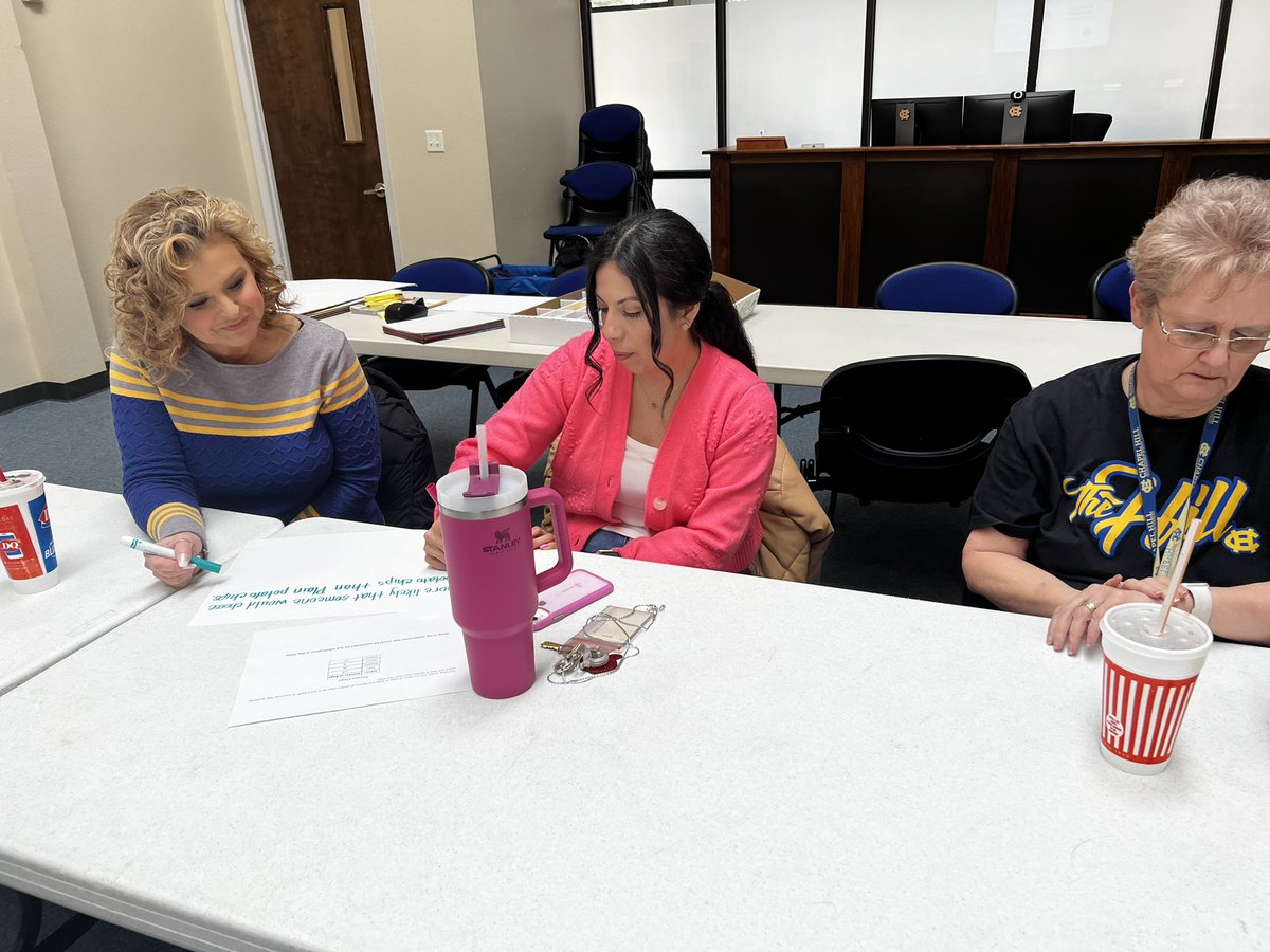 CHISDCurriculum's tweet photo. We have instructional coaches learning strategies to support our English Learners for all content areas. Thank you April Munoz for providing the PD today! @MewsJad22 @ChapelHill_ISD @CHBilESL https://t.co/Gd4Hio8gPj