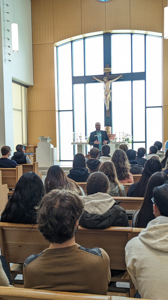 PaulVICatholic's tweet photo. Today 90 PVI students started the day with speakers and Mass in Mary, Mother of the Church Chapel, then the group headed on buses to participate in the @marchforlife in Washington DC. @arlingtonchurch @arlingtonOCS @acatholicherald
#WhyWeMarch #LifeIsVeryGood https://t.co/RI0RMeh3sH