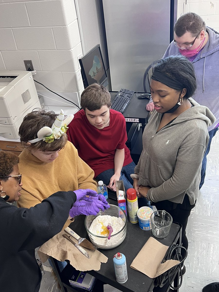 DrLukeH's tweet photo. Did some baking today for our birthday girl — she got to make a #funfetticake to share with her classmates. We love working on #lifeskills. #classroomcooking #learnwithhearn #learnwithdrhearn @UGHS_Wolverines @LMCoxton @HenryCountyBOE https://t.co/h8ZPsKYHJz