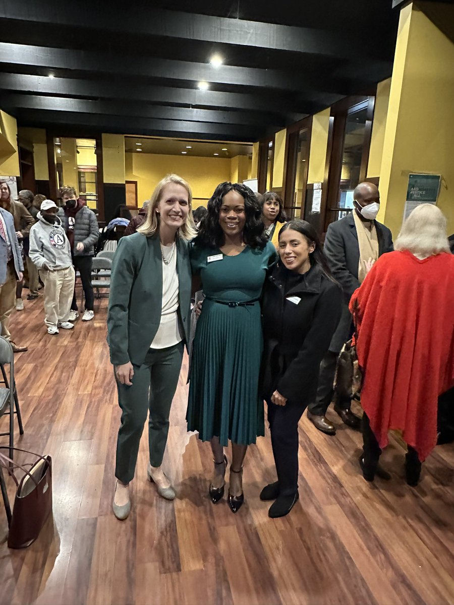CM_Sayles's tweet photo. I joined Maryland's new comptroller @BrookeELierman this afternoon to discuss @MontgomeryCoMD's VITA program, which provides free tax prep to income-eligible households. We're lucky to have Brooke's leadership in advocating for working families! Thank you to all who organized. https://t.co/aumDhsOhSU