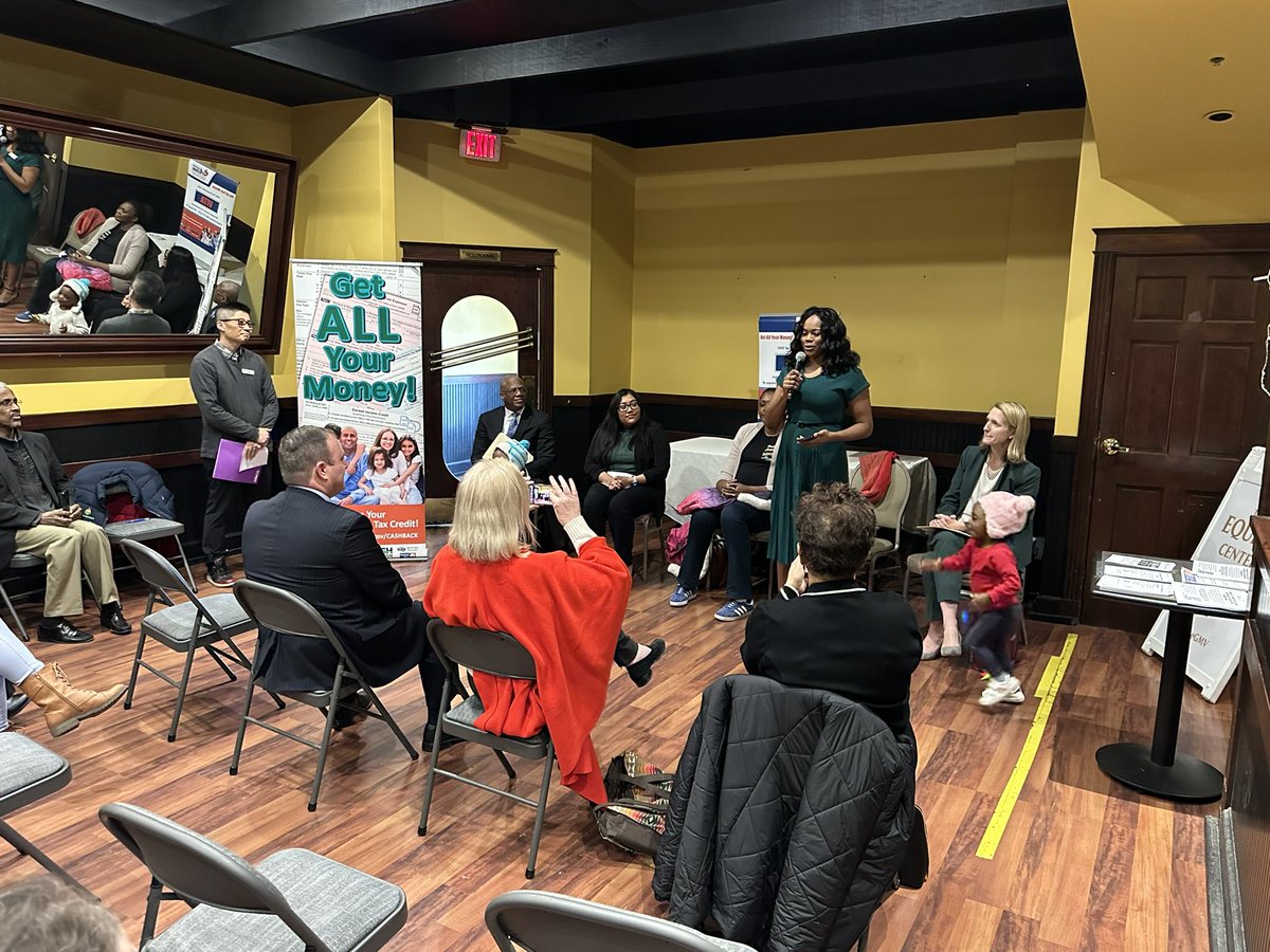 CM_Sayles's tweet photo. I joined Maryland's new comptroller @BrookeELierman this afternoon to discuss @MontgomeryCoMD's VITA program, which provides free tax prep to income-eligible households. We're lucky to have Brooke's leadership in advocating for working families! Thank you to all who organized. https://t.co/aumDhsOhSU