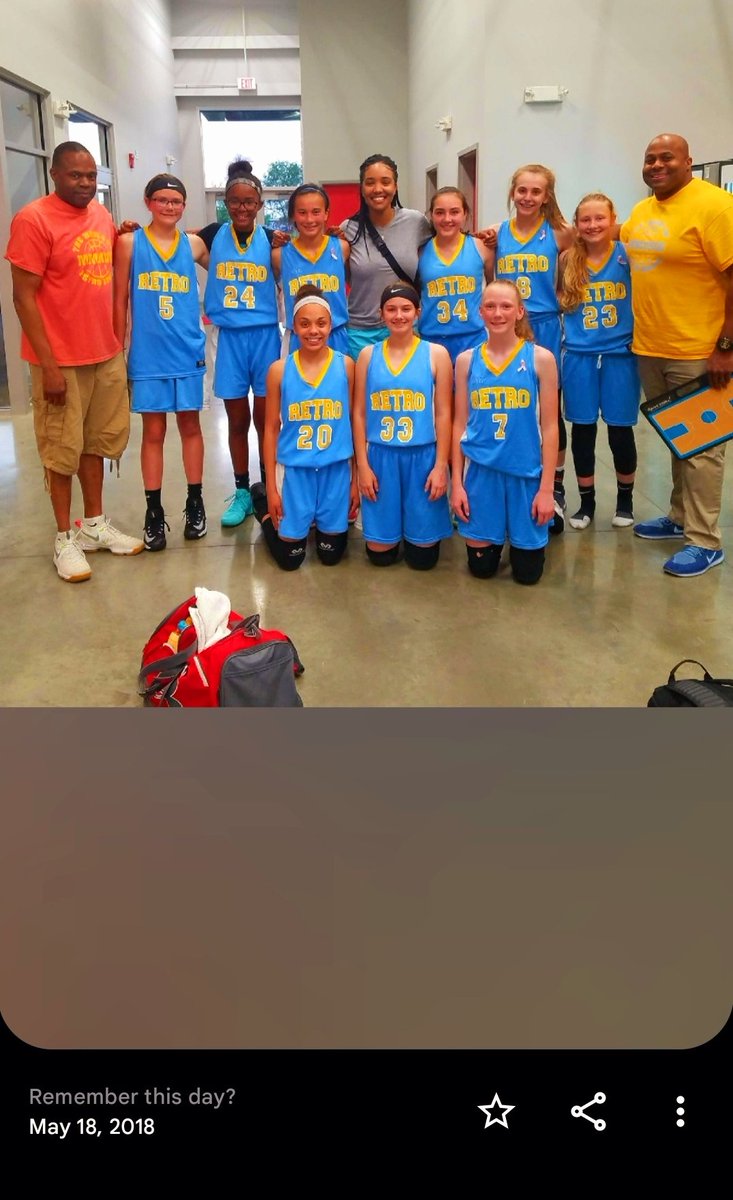 thinmanx11's tweet image. Throwback RETRO HOOPS family pic, With the one and only @jaybridgeman9 
@MTaylorFam7

#WestsideConnection 
#retrohoopsfam 
#🏀💙💛