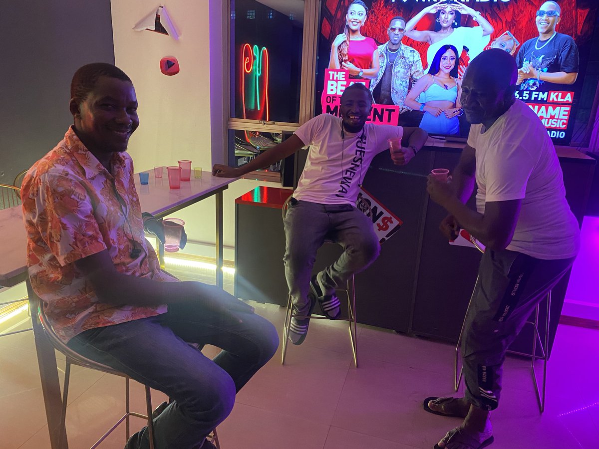 nyero_joe's tweet image. The kitchen crew 👊🏾👊🏾👊🏾 #BackOfficeCrew #DayOnes #CoolOffSession @NRGRadioUganda @NRGRadioKenya #Energy💪#TugendeIs2Go🎖️