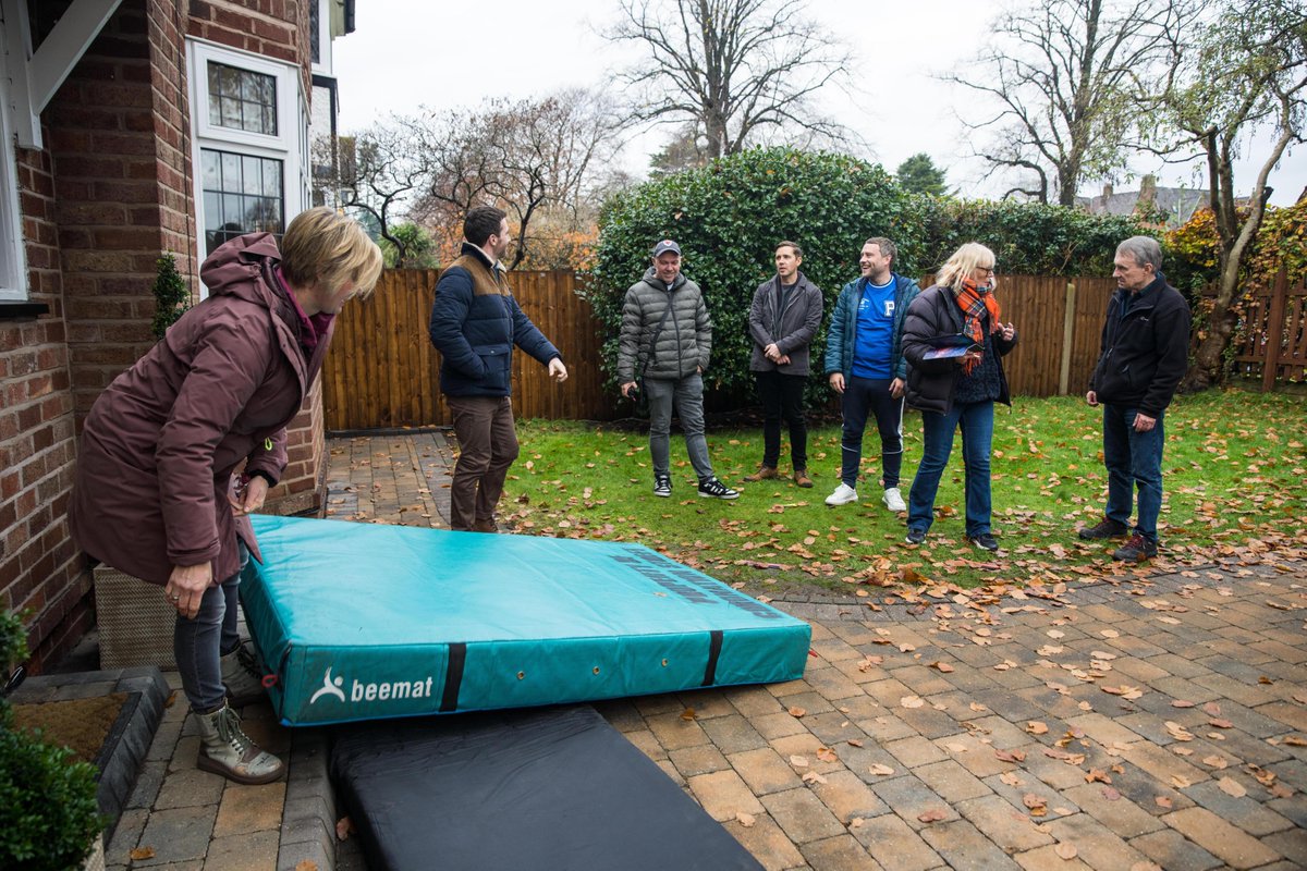 itvcorrie's tweet photo. Take a look behind the scenes from when Paul saw red earlier this week. 

Missed it? Watch now👇 
https://t.co/dZeLrghkTz

#Corrie @ITV @ITVX @WeAreSTV https://t.co/bosVSx2exT