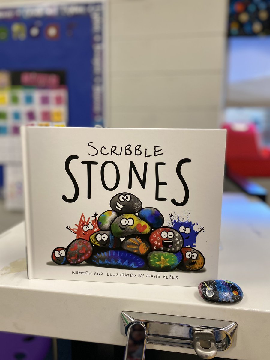 chalkandgrace's tweet photo. We ended our week in honor of #DrMartinLutherKingJr🤎 by reading and making our own #ScribbleStones🪨 We recorded affirmation messages through @FlipgridEvents and put them on our stones. We then went around the school and taped our messages on everyone’s door💚💙 #WeAreKindness💞 https://t.co/rllxlKmMoE