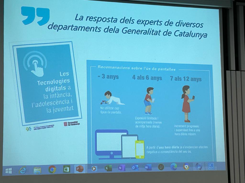CCSolsones's tweet photo. 🗣Més de 30 persones assisteixen a la xerrada sobre els infants👶🏻 i les pantalles 📱
🗣”Cal recuperar els àpats familiars sense pantalles”
🗣”Els adults també hem de saber desconnectar de les pantalles, així donarem exemple”
#el6 #solsonès #tempsdecures https://t.co/2DaMjwfUJh