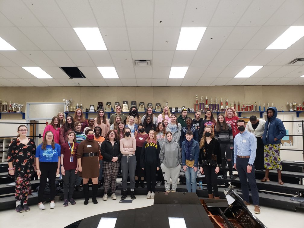 JHS_Choirs's tweet photo. Singers from Cedar Rapids Opera visited rehearsals, sang for our students, and fielded questions about singing and life. Shout out to our very own Jefferson grad Sarah Rosales ‘17 for being one of the professional singers who visited! #westsidebestside #jeffsing https://t.co/cj8WCkYsek