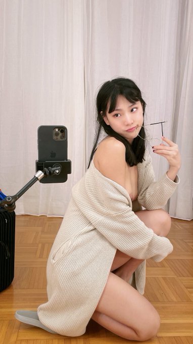 Keep me warm? 🤍 寒くなってきたね https://t.co/wy0Iv6uhub