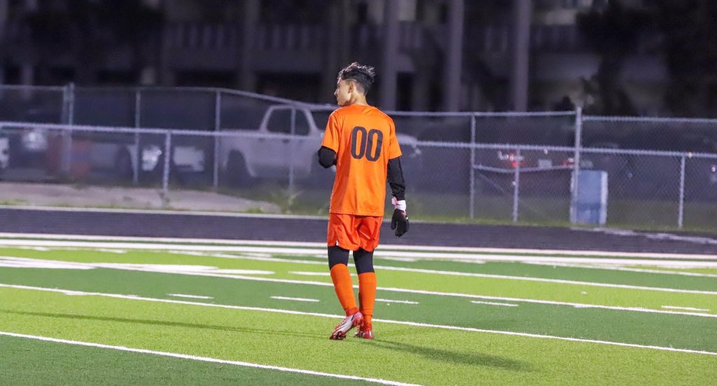 dadayevmakhdi99's tweet photo. Some of pics from HS season #soccer #football #highschool #recruit #goalkeeper https://t.co/in4s9vBIo4