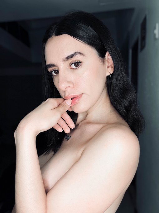 Watch Veggie ASMR's leaked NSFW photo on TwXstars