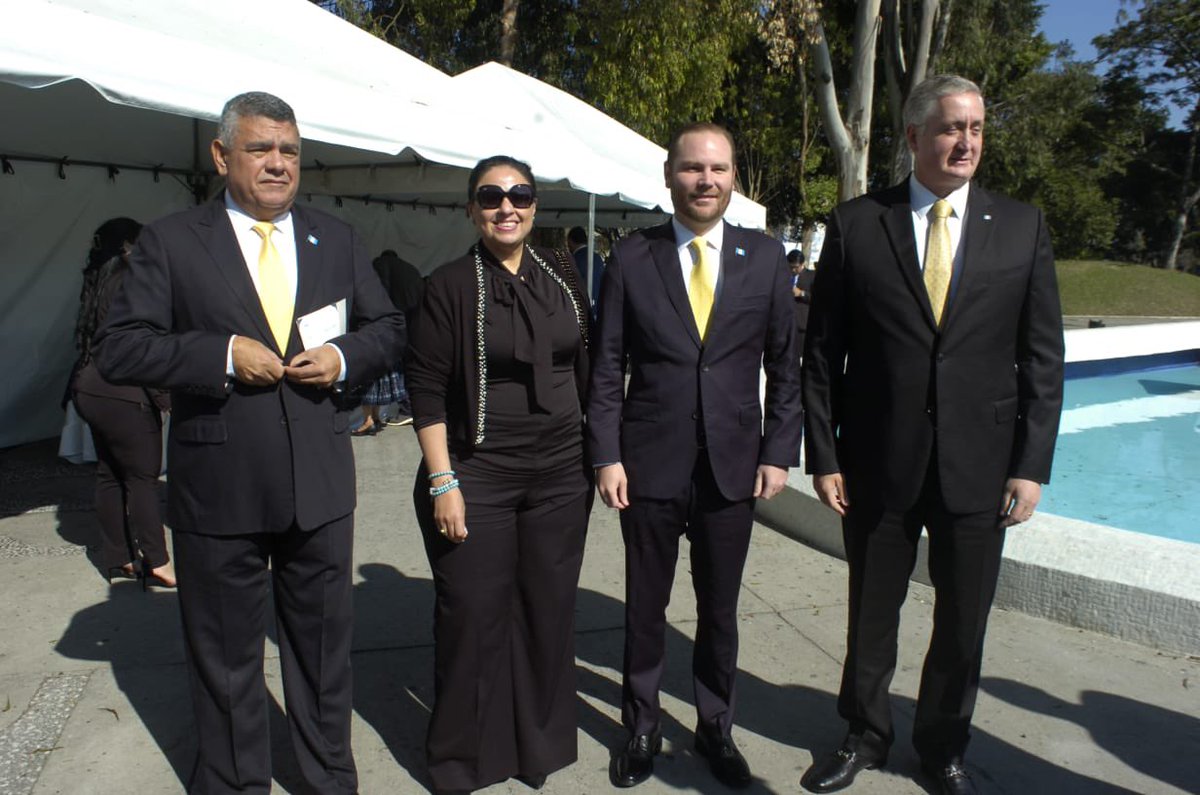 Miguel Martínez, Zury Rios, Sandra Torres, Sandra Jovel, Alvaro Arzú y Enrique Degenhart fueron algunos delos que participaron en el acto protocolario de la convocatoria a elecciones generales por el TSE