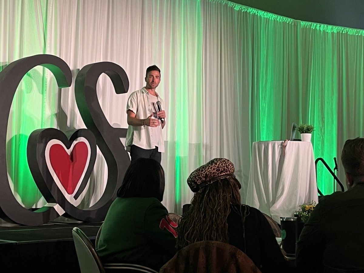 Great stuff from <a href="/houstonkraft/">Houston Kraft</a> at the <a href="/CharacterStrong/">CharacterStrong</a> National Conference! Start intentionally: Greeting students at the door increases academic engagement up to 20% with 50% less disruptive behaviors. Relationships matter!