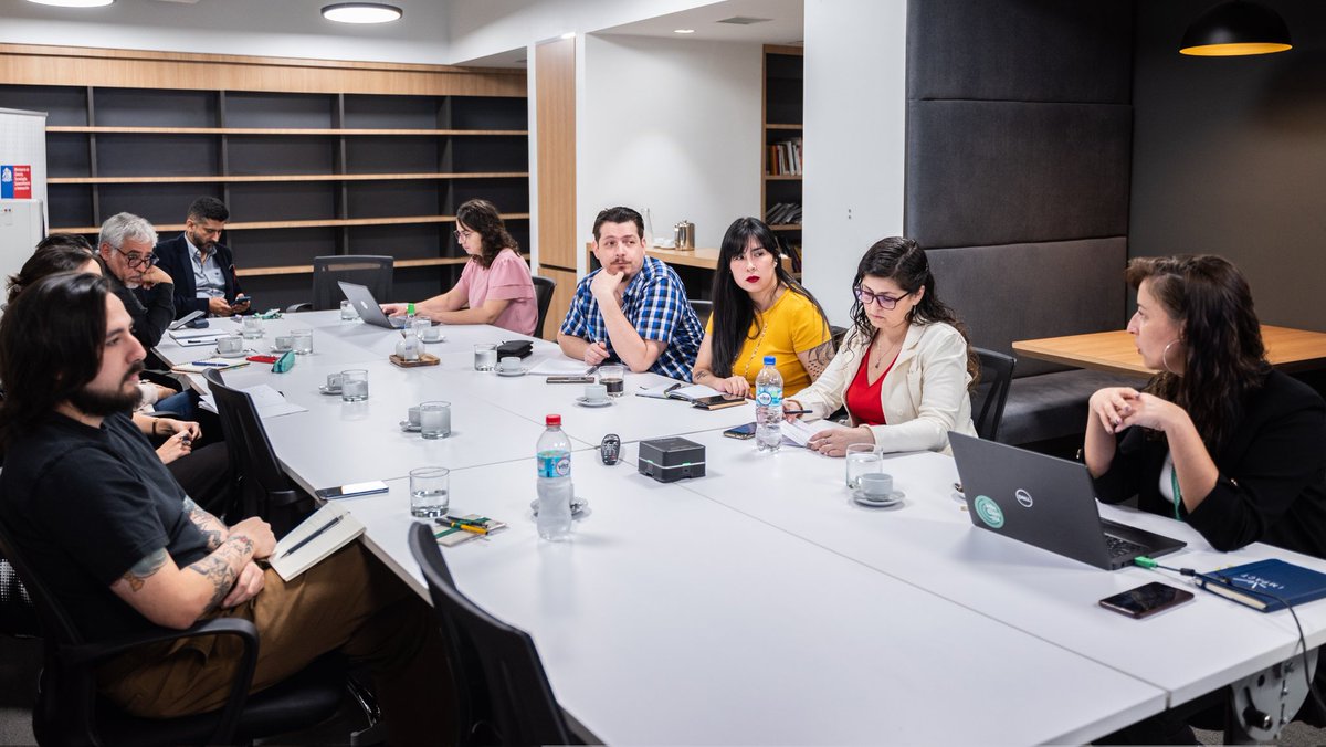 cgainza's tweet photo. Junto a distintas organizaciones, realizamos una segunda reunión con el objetivo de establecer diagnósticos y escuchar sus puntos de vista para mejorar las condiciones laborales de trabajadores y trabajadoras que se desempeñan en la generación de conocimiento en nuestro país 🇨🇱🙌 https://t.co/30jtO6EBER