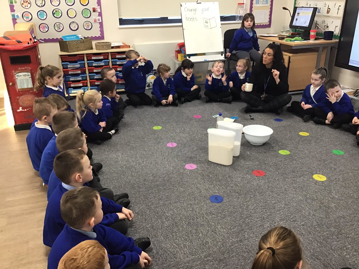 wla_reception's tweet photo. Finishing our measuring lessons by using the skills we have learnt to make playdough https://t.co/oq0okLLZuP