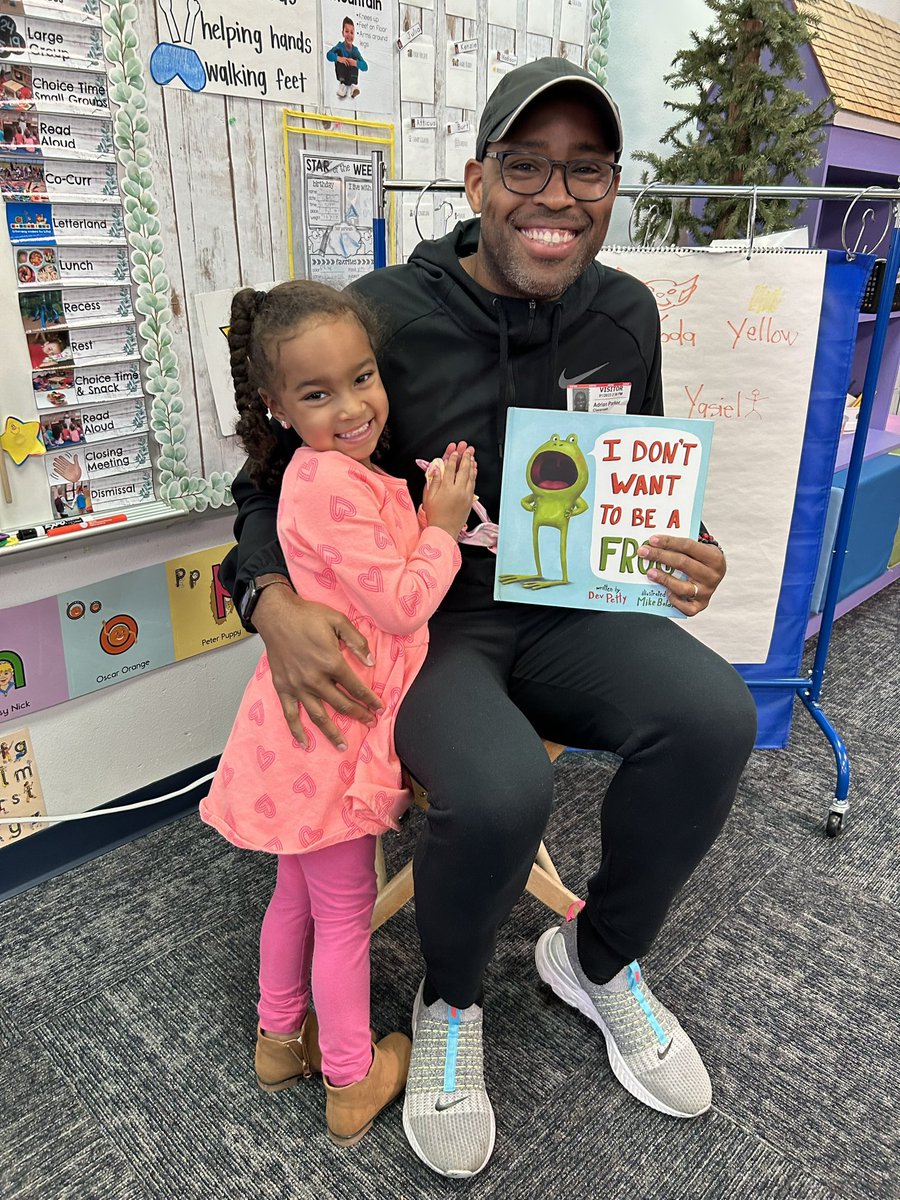 mrsklwarren's tweet photo. We love Mystery Reader Fridays! #celebratekisd @HLEMustangs https://t.co/M8n4atXxzf