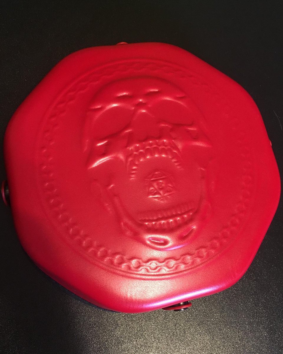 IggyDKidd's tweet image. New dice container/tray I got for Xmas !! Found all my generic dice while cleaning so it’s packed lmao #ttrpg #rpg #rpgdice #dice #dicecollection #dicetray #boardgames