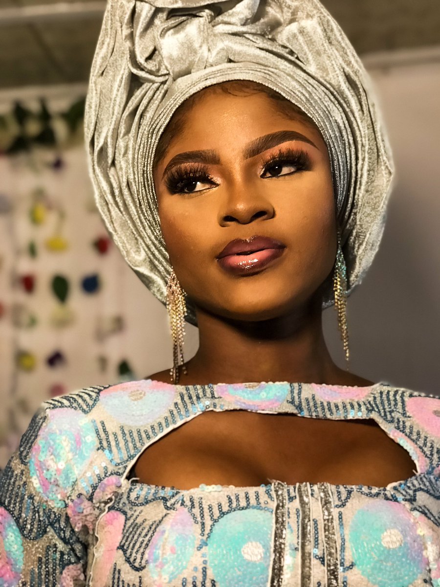 Fọláṣadé Ayọ̀kẹ́ Olóyin(Golden Hive Honey). tweet media