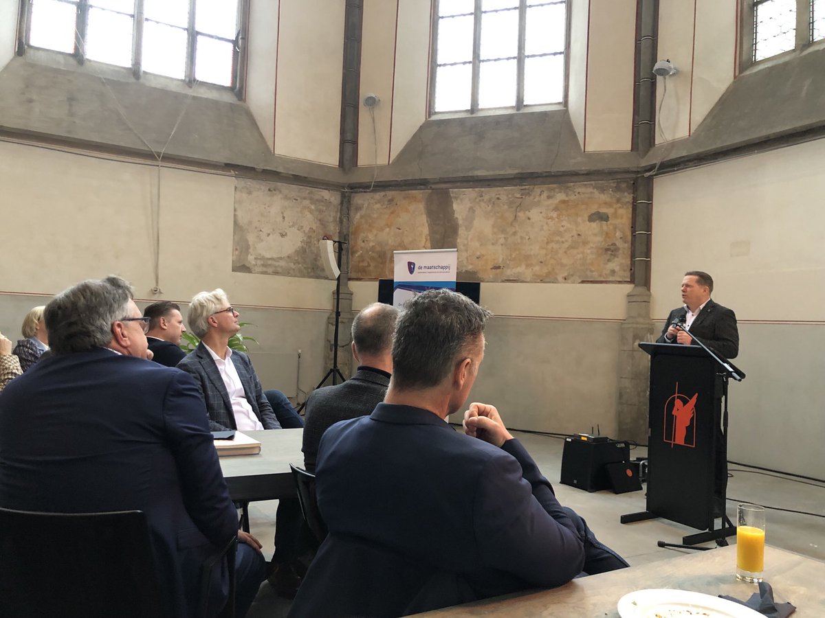 Mooie lunchbijeenkomst ⁦<a href="/demaatschappij/">De Maatschappij</a>⁩ op prachtige historische locatie. ⁦<a href="/academiehuis/">Academiehuis Grote Kerk Zwolle</a>⁩ . Wethouder Arjan Spaans ⁦<a href="/SpaansZwolle/">Arjan Spaans</a>⁩ over de energietransitie.  Grote ambitie om samen vorm te geven.