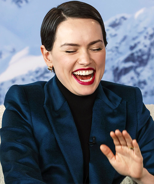 Daisy Ridley is queen! 👑🌼 on Twitter: "RT @dazzridleyposts: daisy