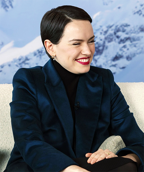 Daisy Ridley is queen! 👑🌼 on Twitter: "RT @dazzridleyposts: daisy