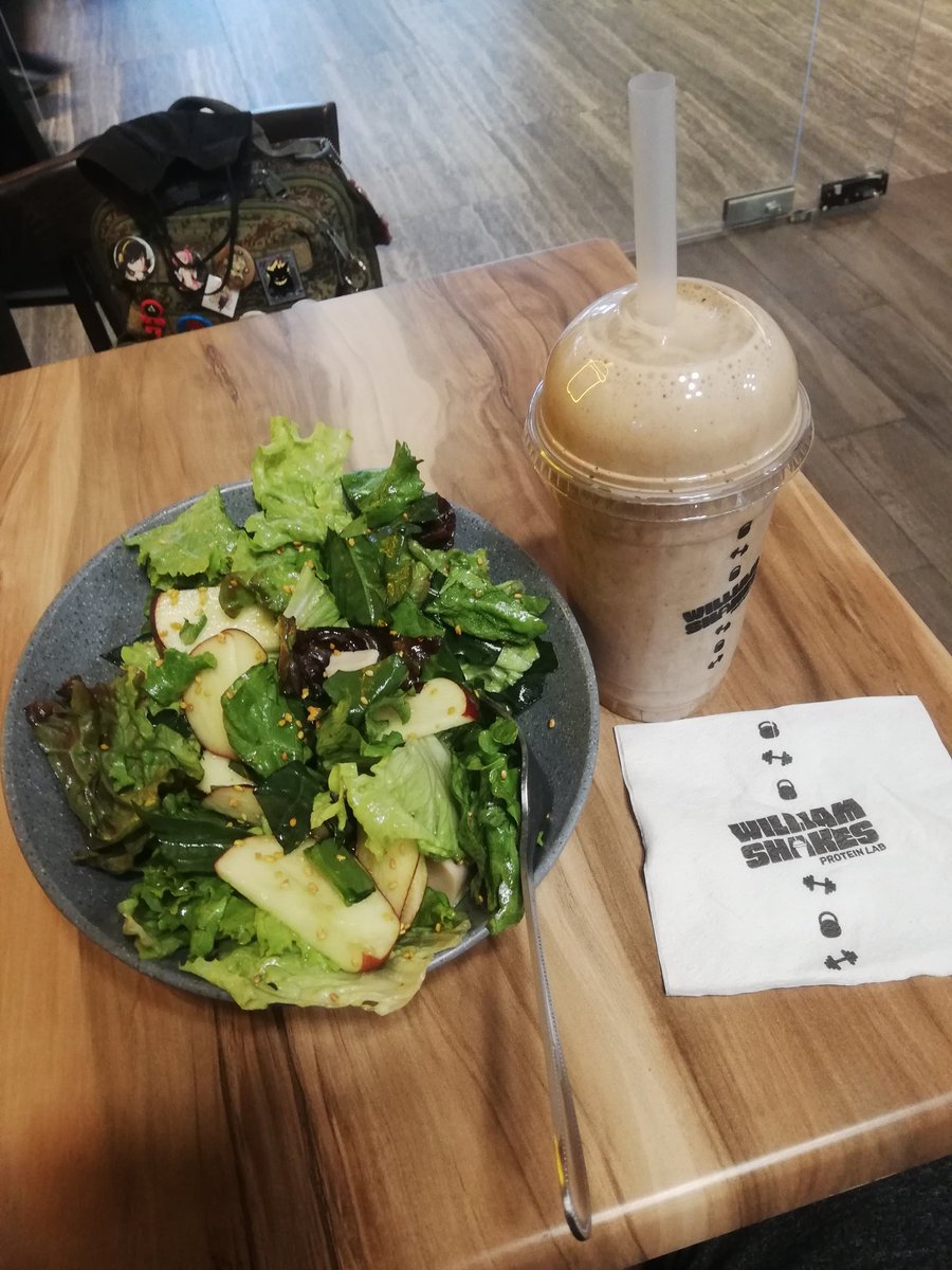 VertCosplay's tweet photo. Fui a comer en #williamshakes en la plaza #via515. Esta bueno 💚 #everybodyshake https://t.co/7TgQDwQynK