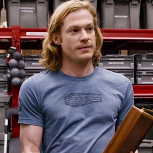 lestats_a_wh0re's tweet image. Spot the difference 

#InterviewWithAVampire #iwtv