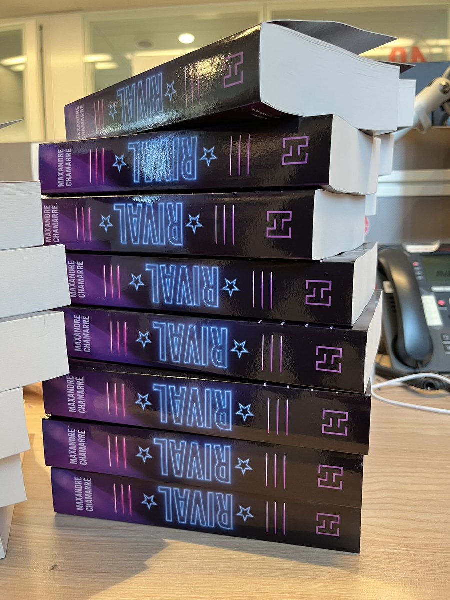 maxandrecha's tweet image. Il y a bientôt cinq ans, je posais les premières lignes de ce qui deviendrait mon premier roman achevé. Aujourd’hui, j’ai pu le tenir entre mes mains. Rendez-vous le 1er février pour le découvrir à votre tour ⭐️