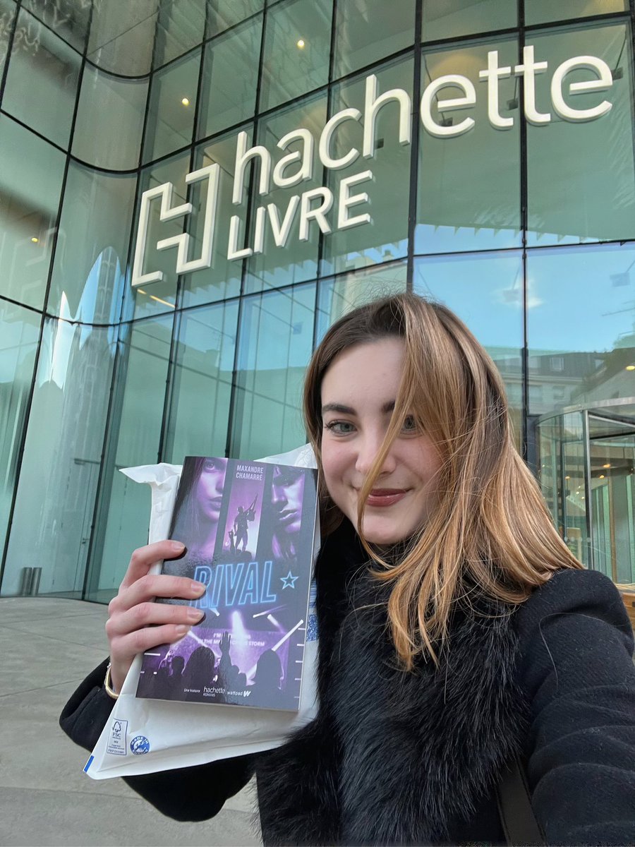 maxandrecha's tweet image. Il y a bientôt cinq ans, je posais les premières lignes de ce qui deviendrait mon premier roman achevé. Aujourd’hui, j’ai pu le tenir entre mes mains. Rendez-vous le 1er février pour le découvrir à votre tour ⭐️