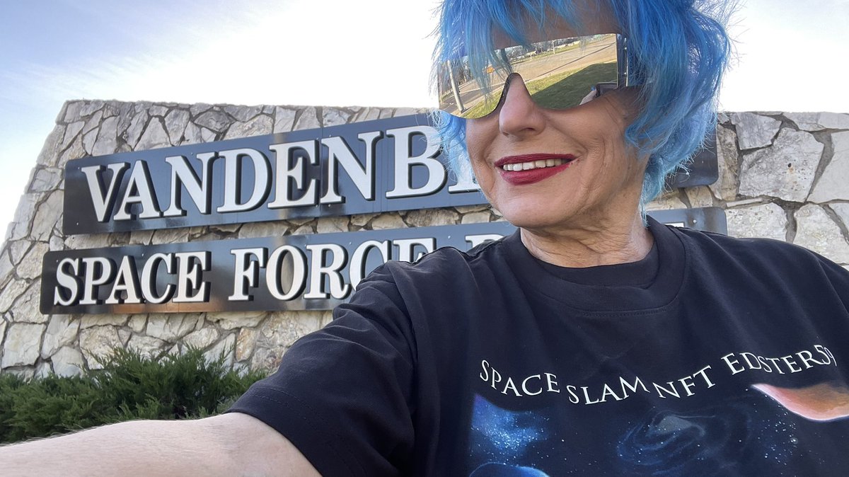 LadyRocketSpace's tweet photo. @jackhstorms I can see this great watch going #ToTheMoon with @LadyRocketSpace @CopernicSpace
with the test launch from #VandenbergSpaceBase! And fund #SpaceArt collection there! @JeffBezos #liftoff for #SpaceArt! ‘ collection visible also on @spaceibles https://t.co/pTkfnLICfM