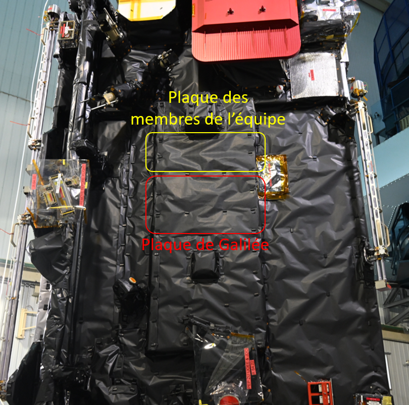 TechSpatiales's tweet photo. Deux MLI spécialement imprimées ont été installées sur la sonde JUICE:
- Une pour la grande Histoire, avec une reproduction de pages originales de Galilée.
- Une pour l'épopée humaine avec le nom des personnes qui ont conçu cette sonde.

Oui, mon nom va partir vers Jupiter ! 🚀 https://t.co/iPF1AJ5ekf
