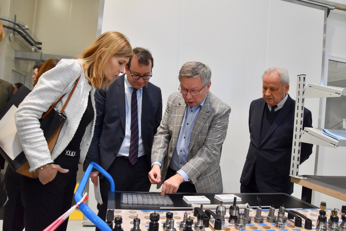 DubyMuller's tweet image. Archamps / visite de Kerimedical à #Archparc en présence du Préfet dlvr.it/ShC8VX