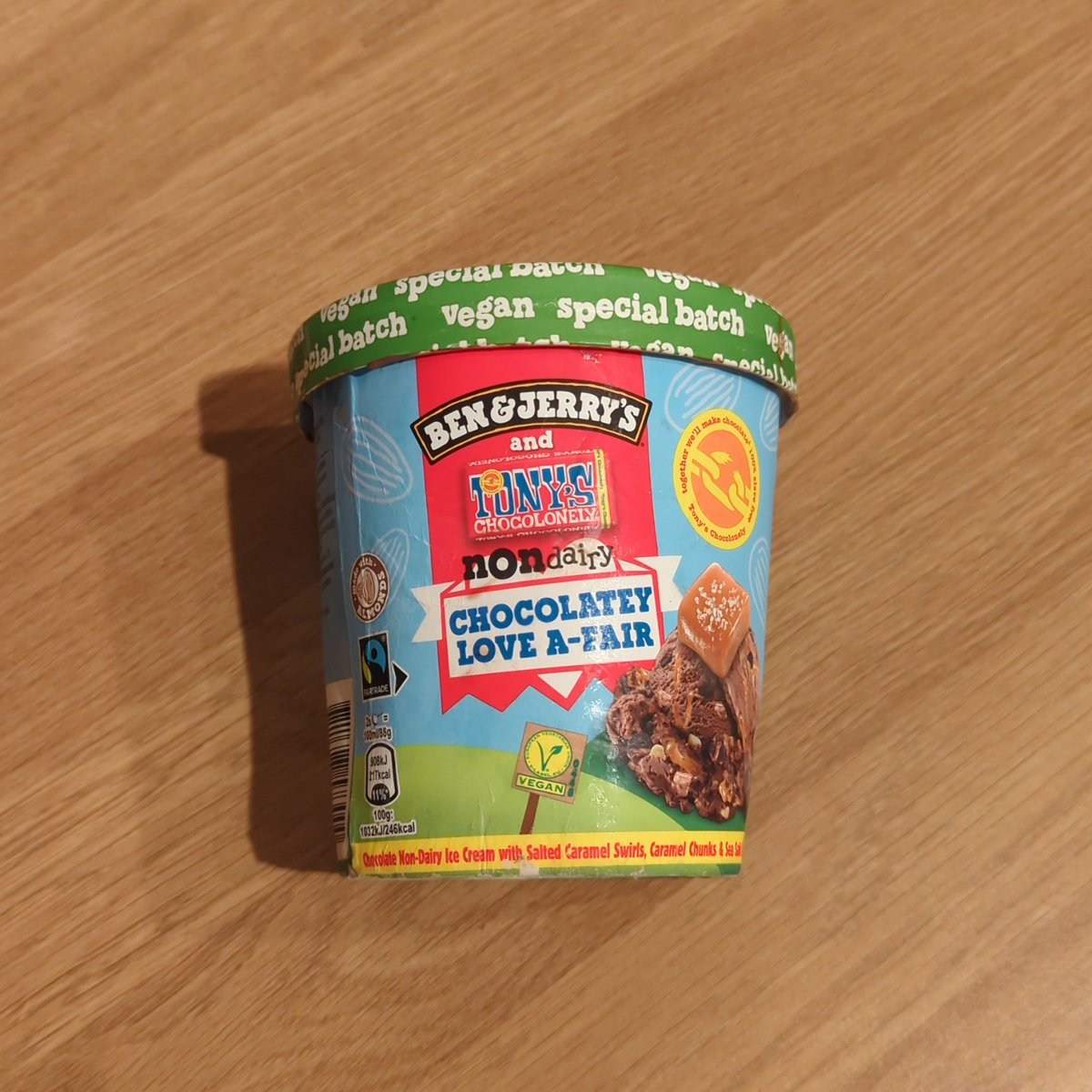 Dear <a href="/benandjerrysUK/">Ben & Jerry's UK 🧡</a> and <a href="/TonysChocoUK_IE/">Tony's Chocolonely UK & IRE</a> - please never ever ever stop making this ice cream. Yours very sincerely, Sarah.
#dairyfreebliss #vegantreats #socialenterprise #fairtrade