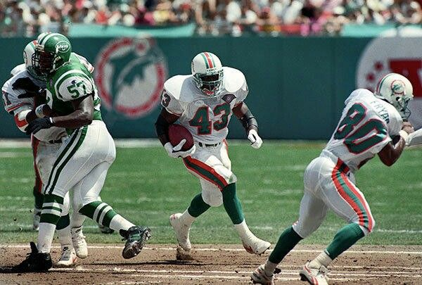 Happy 53rd bday <a href="/terry42_kirby/">Terry Kirby</a>! The running back caught 75 passes for 874 yards his rookie season &amp; scored 6 TD. Caught 66 passes &amp; scored 7 TD in 1995. Played 3 seasons for Miami, San Francisco &amp; Oakland each with 1 for the Browns mixed in. Scored career high 9 TD his year w/CLE