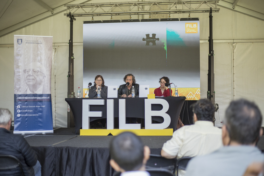 #FILB2023 📚 Comenzamos el día de hoy, viernes 20 de enero, con la presentación del #libro "La Construcción" del poeta Ignacio Vásquez. Presentó Biviana Hernández. Modera y organiza <a href="/CatedraRojas/">Cátedra Gonzalo Rojas</a>  Financia: <a href="/gorebiobio/">Gobierno Regional del Biobío</a>.
