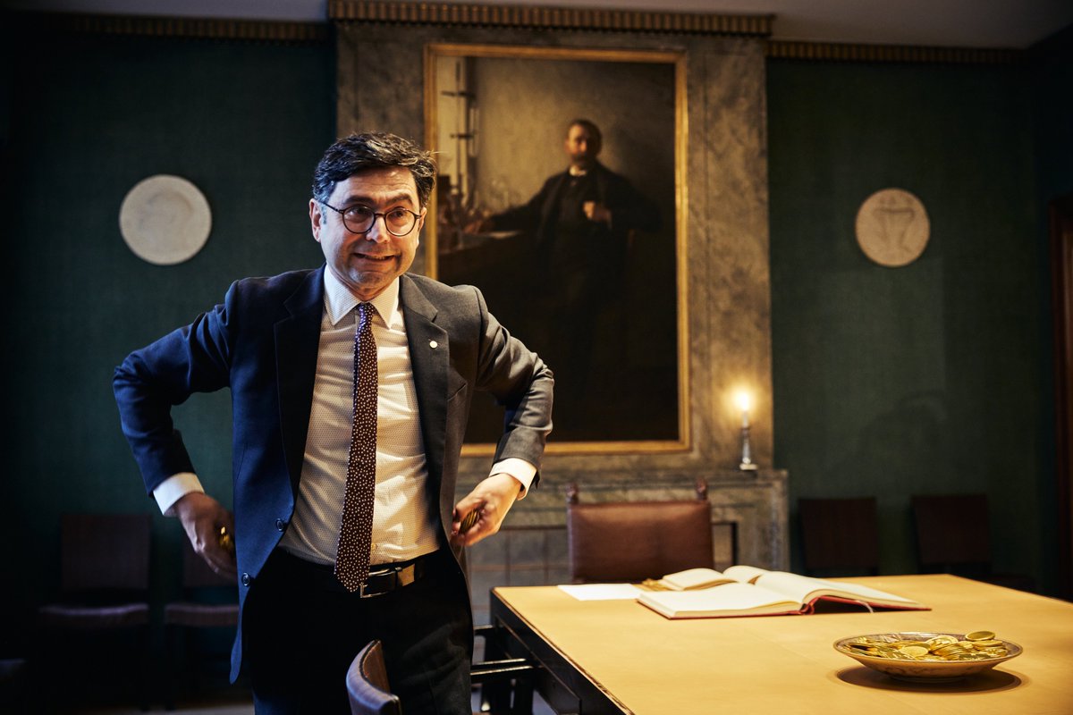 ardemp's tweet photo. Pro tip for next @nobelprize recipients: There is always a camera around during Stockholm visit. If you are going to steal a bunch of Nobel medal chocolates, try to be more discreet. https://t.co/q25ymswbgC