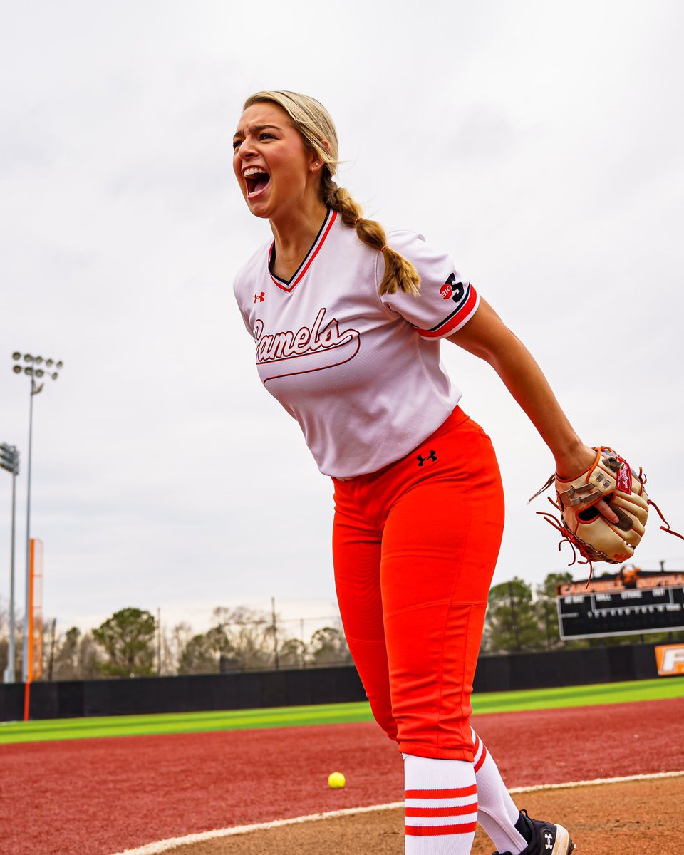 GloryGuy99's tweet image. I see ya, Bella @isabellajay17 This pic says a lot, but it also brings back so many memories. It captures her legacy over four years with @VAGloryFP . Her body language and attitude are unforgettable. #FunToWatch #GloryGirl 2020. @GoCamelsSB @D1Softball @ExtraInningSB