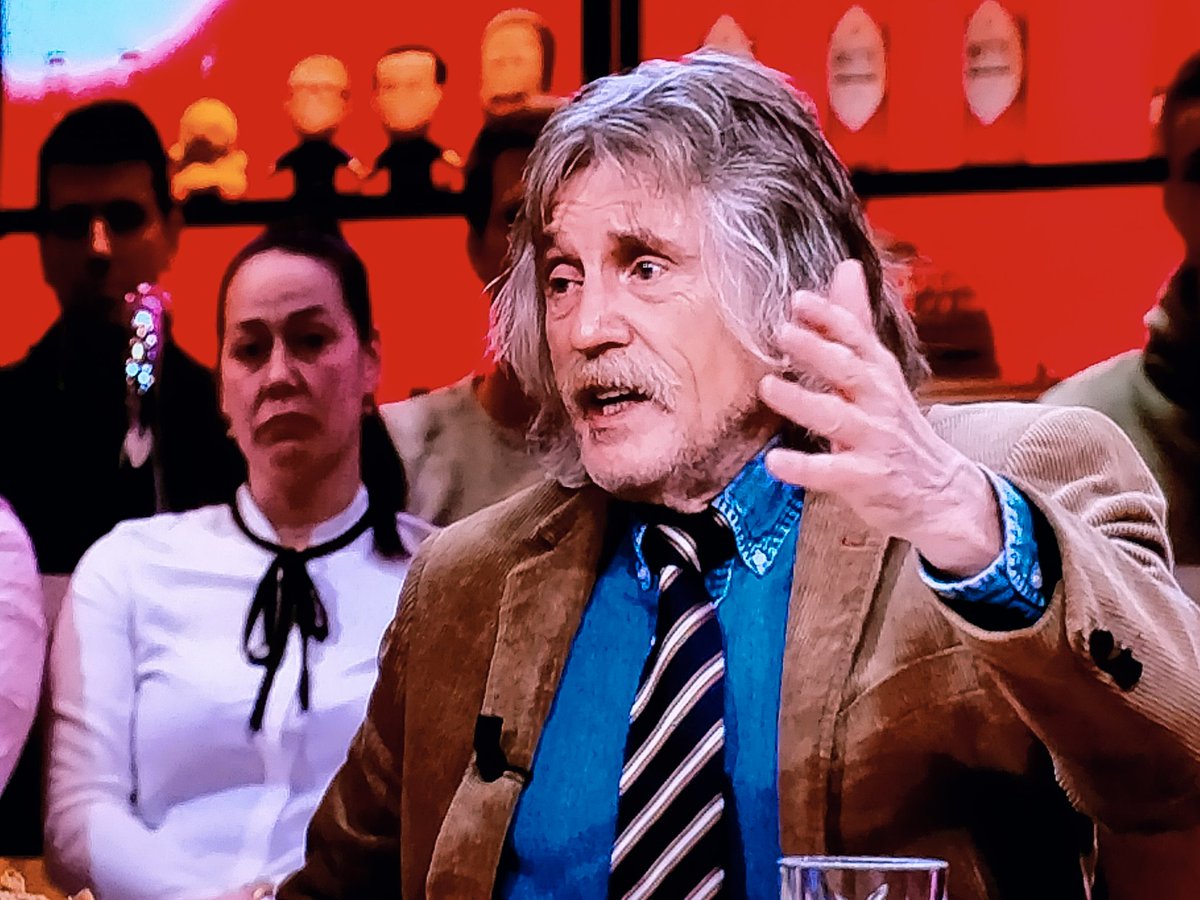 Vandaag inside het aller aller aller beste tv programma van de nederlandse tv. Ik hou oprecht van #johanderksen ♥️

#vandaaginside #vandergijp #vdgijp #derksen