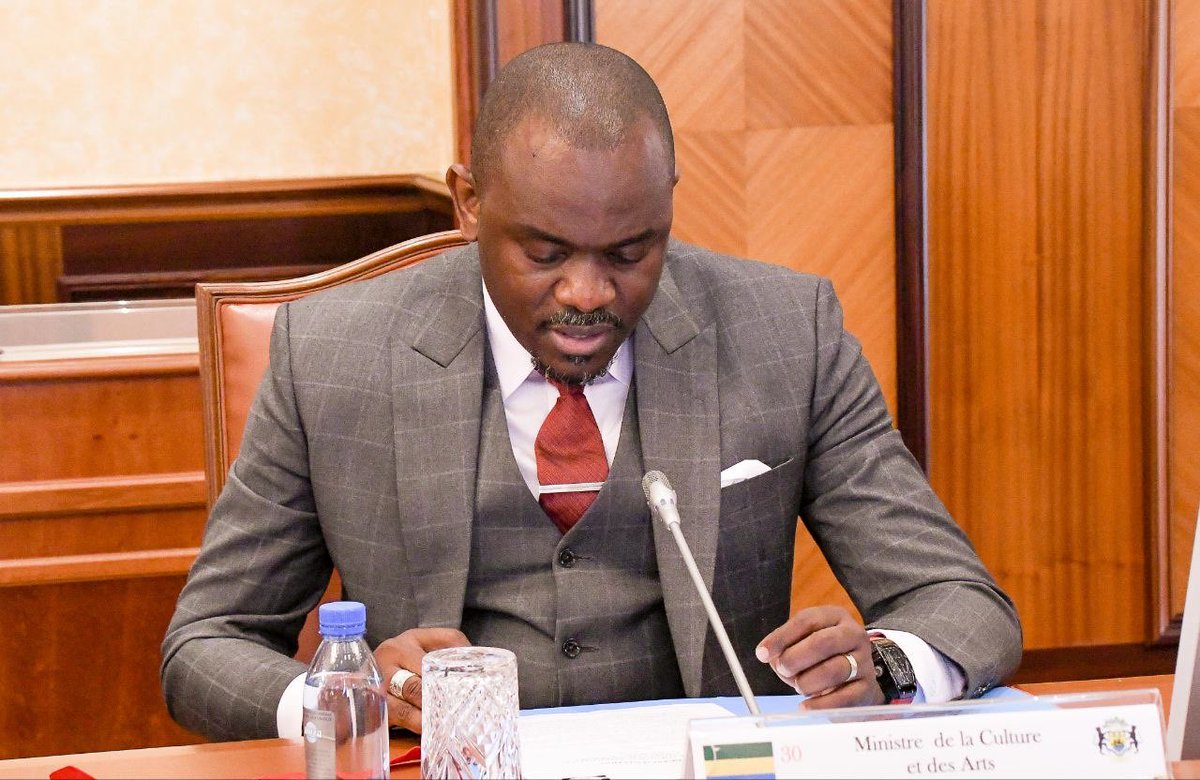 MOboumadjogo's tweet photo. Durant le conseil des Ministres de ce vendredi 20 janvier 2023, nous avons pu faire adopter le projet de loi portant statut de l’artiste et de l’acteur culturel en République Gabonaise… un petit pas après un autre, nous y arriverons ! https://t.co/8Uc9tYlEsv