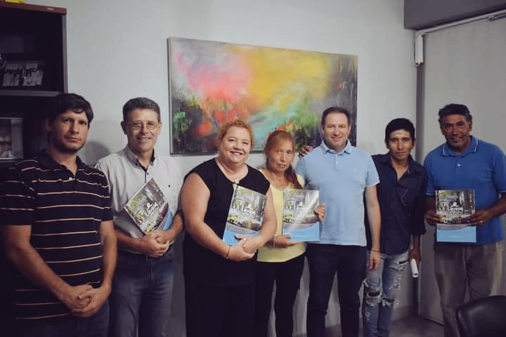 GerardoVaquer's tweet photo. En representación de Interluz participé de la firma de un convenio entre la Municipalidad de Lavalle, Fundación Tomas Edison, nuestra empresa y la Comunidad Huarpe "Juan Manuel Villegas" para brindar internet en el distrito San José. Sigue
@Lavalleprensa
#LavalleSomosTodos https://t.co/ux0w2gyfTx