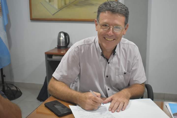 En representación de Interluz participé de la firma de un convenio entre la Municipalidad de Lavalle, Fundación Tomas Edison, nuestra empresa y la Comunidad Huarpe "Juan Manuel Villegas" para brindar internet en el distrito San José. Sigue
<a href="/Lavalleprensa/">Lavalle Municipio</a>
#LavalleSomosTodos