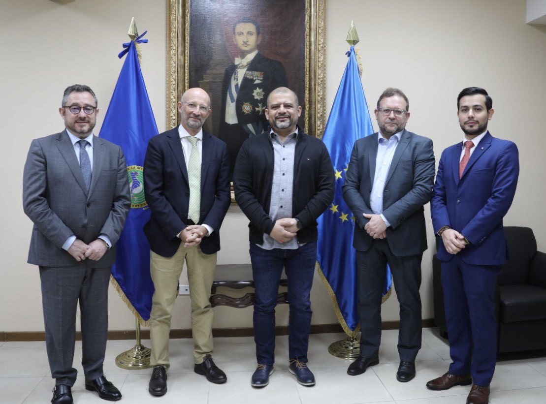 sg_sica's tweet photo. Cerramos la semana con la visita de la delegación @UECentroamerica, liderada por el Embajador de la UE y ante el SICA @FrancoisRoudie, conversando sobre el Programa EUreCA, plataforma de asistencia para fortalecer la eficacia e impacto de la cooperación de la UE en la región. https://t.co/sOXtLbXkJ9