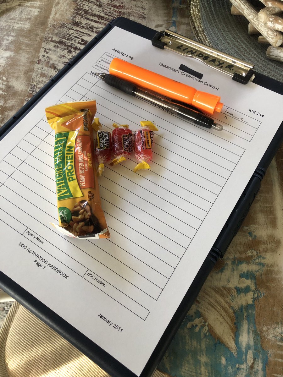 robinlindsayllc's tweet image. Well marked “clip box” with 214s, IAP &amp;amp; Phone Lists, Triplicate Phone Message Forms and most recent SitRep. #EMRocks