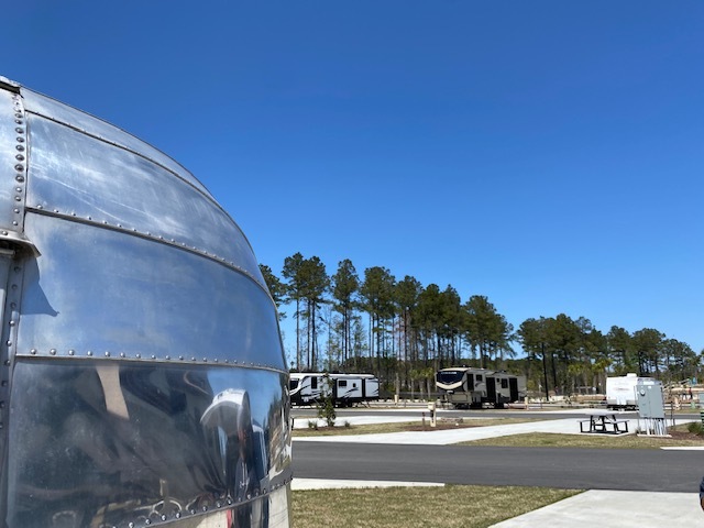 "Huge park with plenty of beautiful and clean spacious sites. Well thought out design with lots of amenities. Only 12 mins to Myrtle Beach.” – HI_VIBIN

Carolina Pines RV Resort | RV Park - Conway, SC
campendium.com/carolina-pines…
⭐⭐⭐⭐⭐ - 15 Reviews
