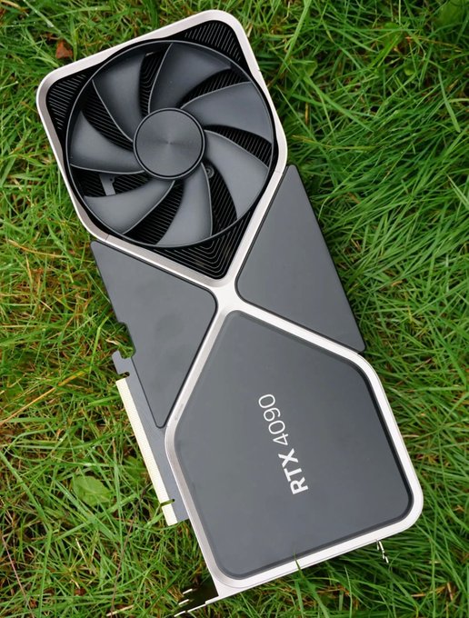 2 pic. Me or this computer fan https://t.co/81CdNrJ05F