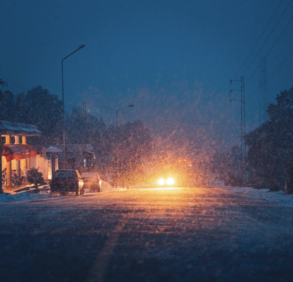 It’s been snowing all night in Ain Draham 🇹🇳 ❄️💙

#Tunisia #AinDraham