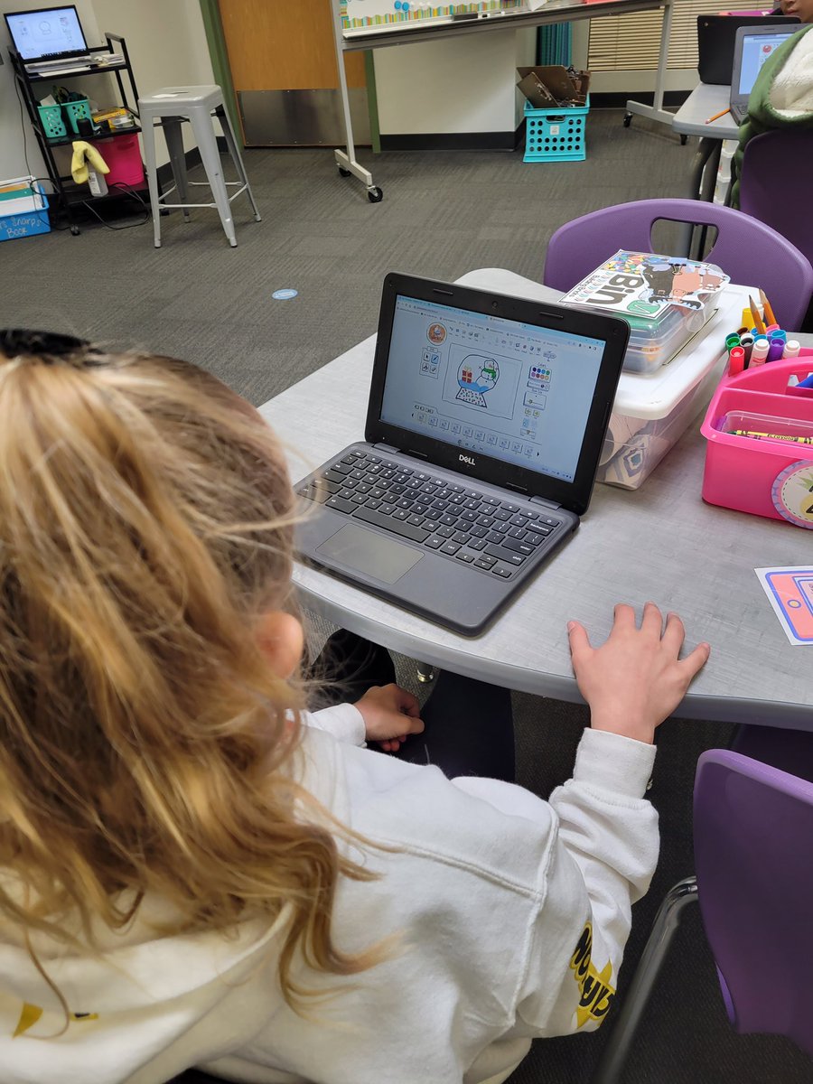 Ashland_Ranch's tweet image. 5th and 6th graders have been using our new iPads received through our #wishesforteachers grant and Animation-ish to create animated snow globes. Students love integrating their creativity and technology skills. #weareashland @fablelearn @peterhreynolds @Fiesta_Bowl