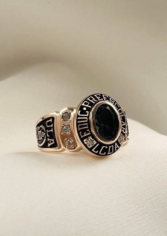 PaolaAnillos's tweet photo. Soy un artista del vivir, mi obra de arte es mi vida #Educación #Profesor #UPEL #Graduacion #ActodeGrado #Graduando https://t.co/qKhLh7tzaZ